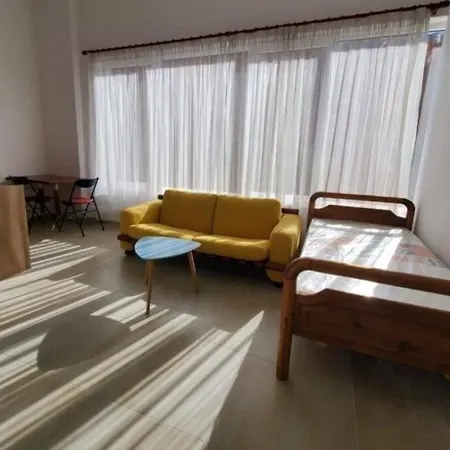 Sunny In New Complex Apartamento *